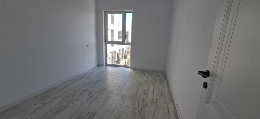 Apartament cu 3 camere semidecomandat în Dumbrăvița