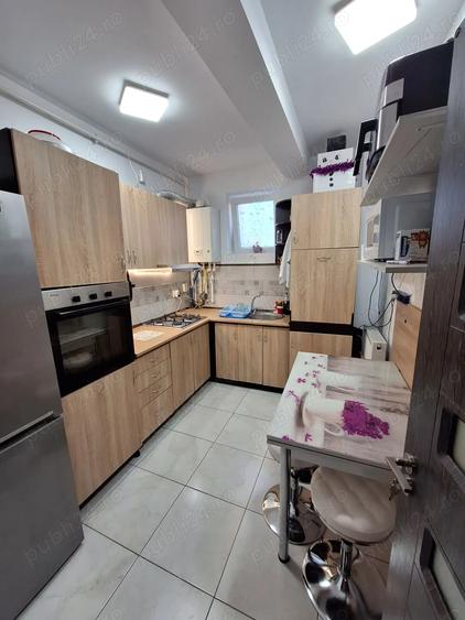 Apartament cu 3 camere decomandat în Titan
