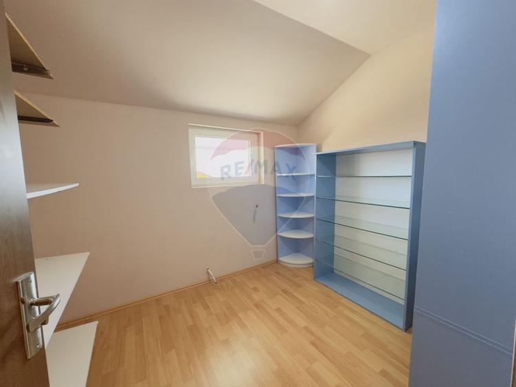 Casă individuală cu 5 camere cu Teren 500 Mp în Paleu