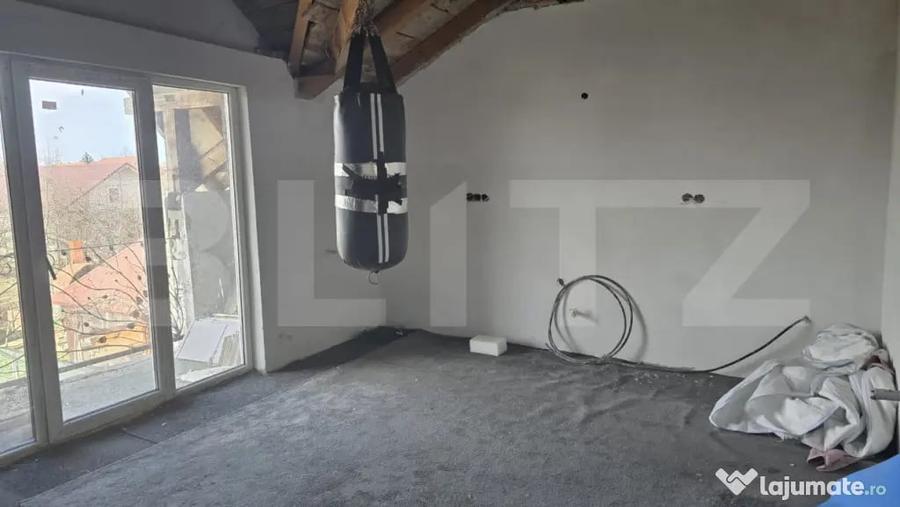 Casă cu 5 camere cu Teren 494 Mp în Unio