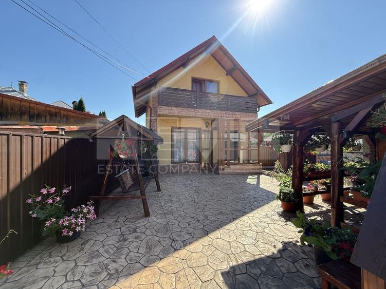 Casă individuală cu 4 camere cu Canalizare în Ultracentral
