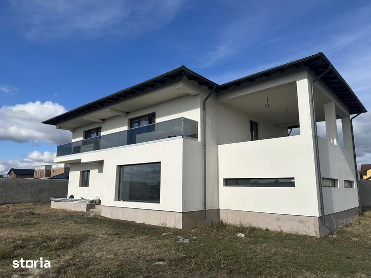 Casă cu 5 camere cu Teren 1045 Mp în Târgșoru Vechi