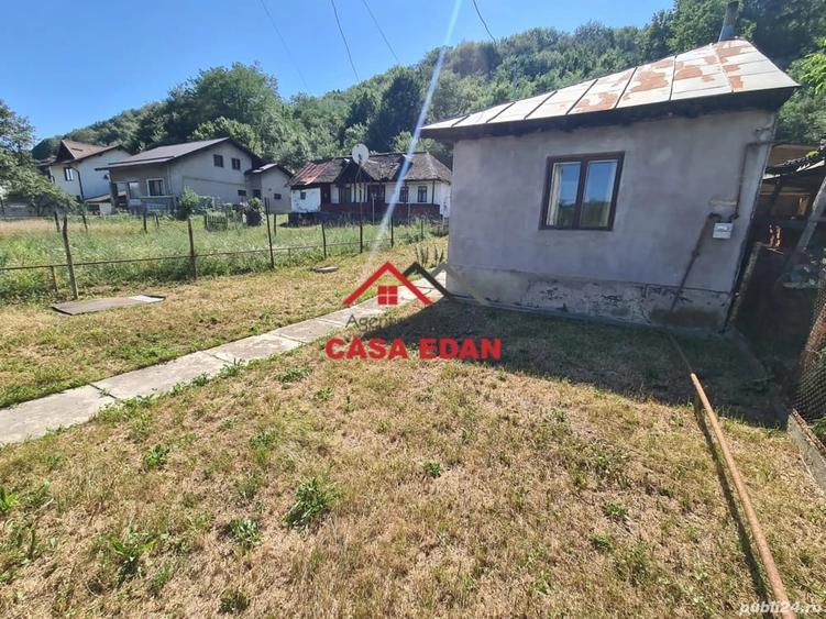Casă cu 2 camere cu Teren 250 Mp în Poiana