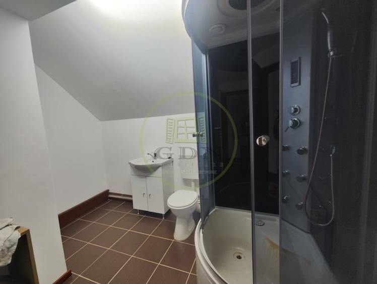 Casă individuală cu 10 camere cu Canalizare în Bariera Vâlcii