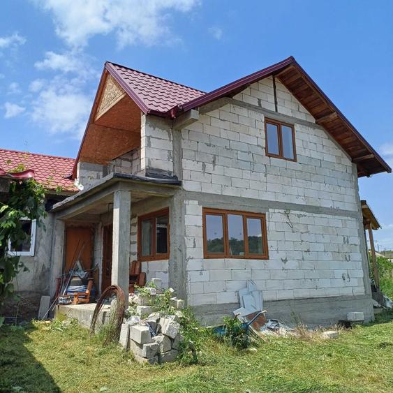 Casă cu 4 camere în Fitionești