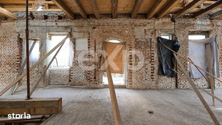 Casă cu 9 camere cu Teren 1048 Mp în Central