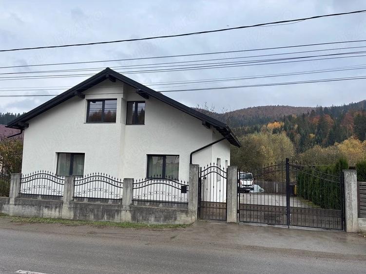 Casă cu Teren 700 Mp în Central