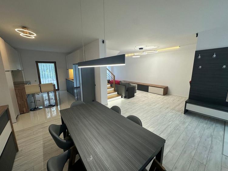 Duplex cu 4 camere cu Canalizare în Exterior Nord