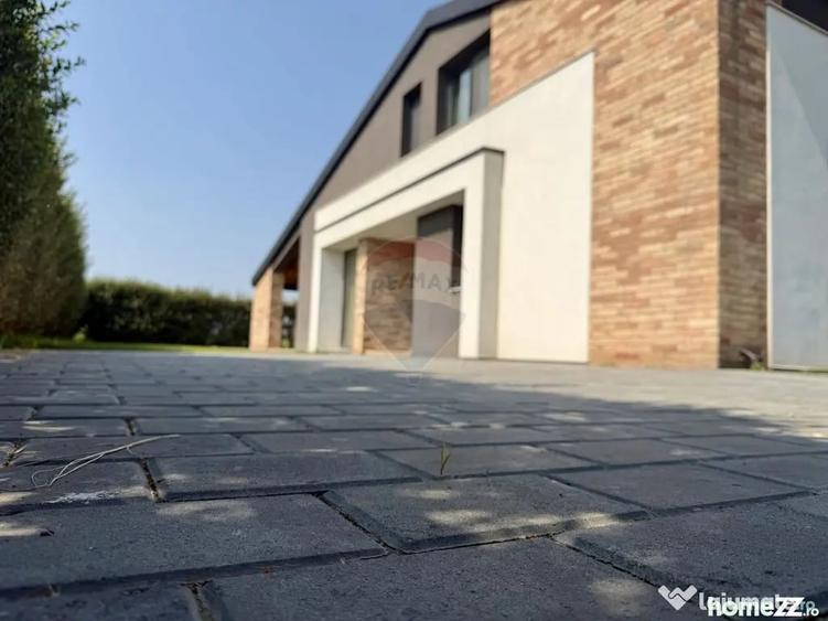 Casă cu 4 camere cu Teren 422 Mp în Central
