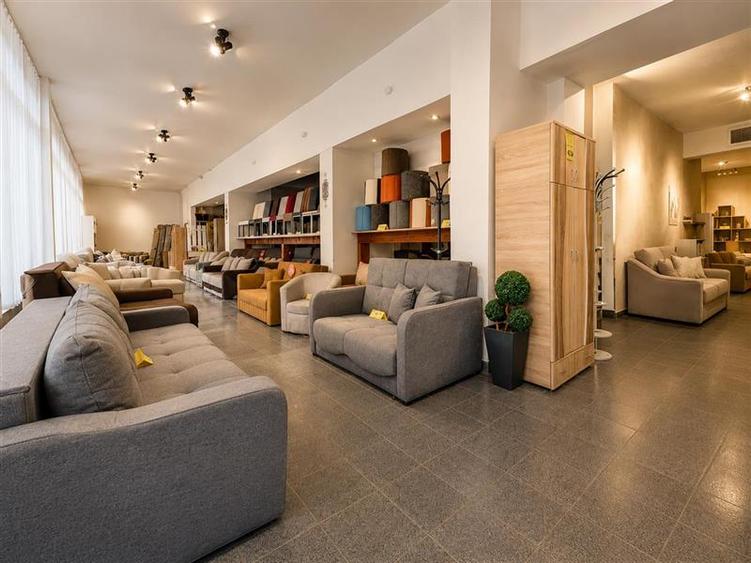 Spațiu comercial, de 394.86999511719 mp, în Gării
