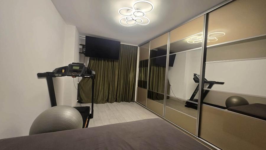 Apartament cu 4 camere decomandat în Crângași