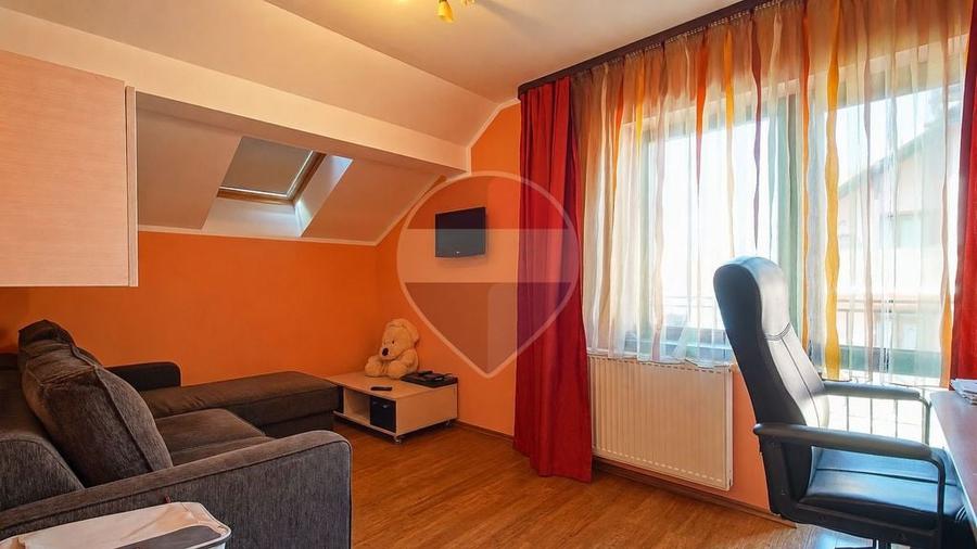 Casă cu 5 camere cu Teren 519 Mp în Cristian