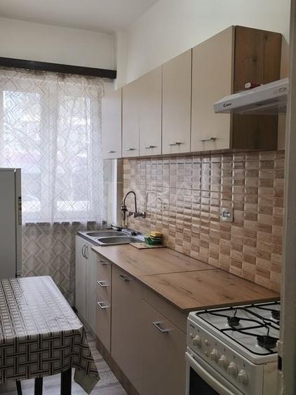 Apartament cu 2 camere semidecomandat, mobilat în Central — fotografia 3