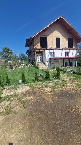 Casă individuală cu 4 camere cu Canalizare în Bran