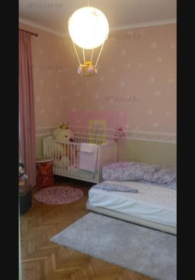 Casă cu 5 camere cu Teren 220 Mp în Drumul Sării