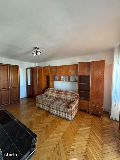 Apartament cu 4 camere decomandat în Șega