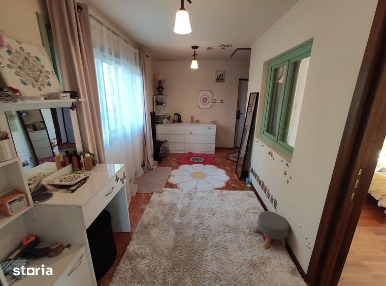 Casă cu 5 camere cu Teren 3450 Mp în Nuci