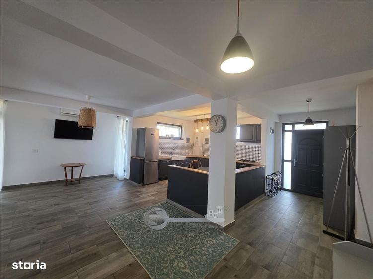 Casă cu 4 camere în Uricani