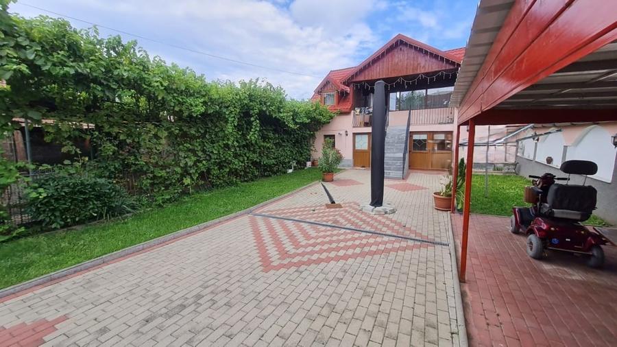 Casă cu 5 camere cu Teren 450 Mp în Trei Stejari