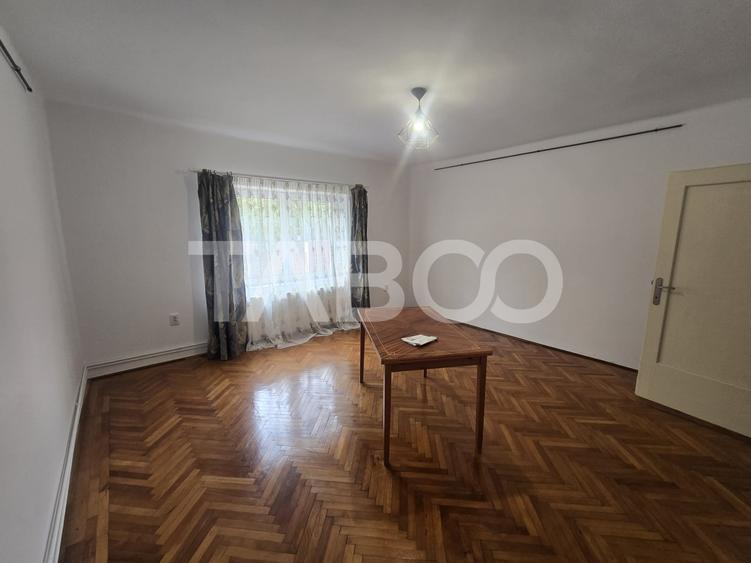 Duplex cu 3 camere semidecomandat cu Canalizare în Calea Poplăcii