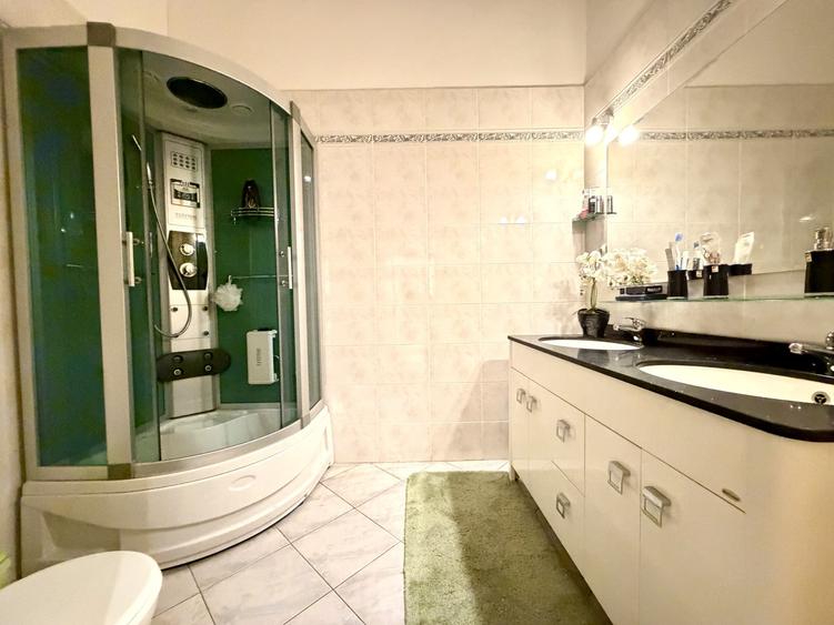 Apartament cu 4 camere semidecomandat, mobilat în Ultracentral