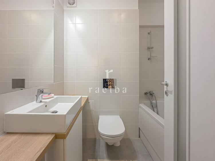 Apartament cu 3 camere semidecomandat, mobilat în Pipera