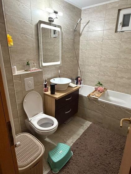 Apartament cu 3 camere decomandat în Iosia