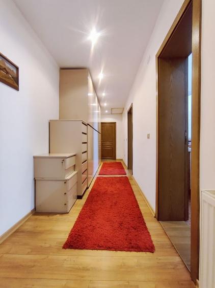 Casă individuală cu 7 camere cu Canalizare în Ghiroda