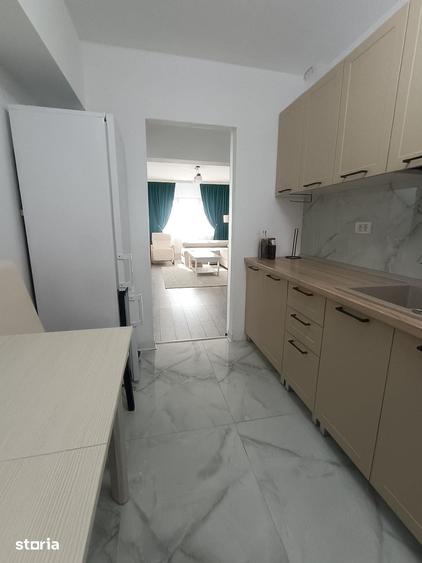 Apartament cu 3 camere decomandat în Petros