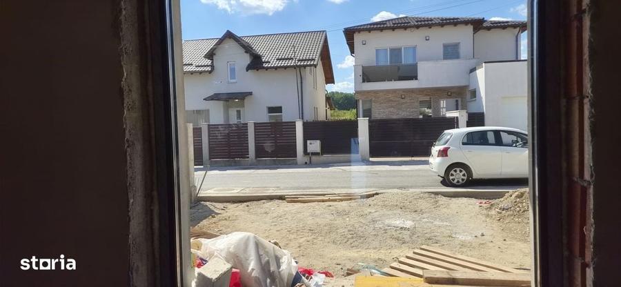Casă cu 4 camere în Bascov