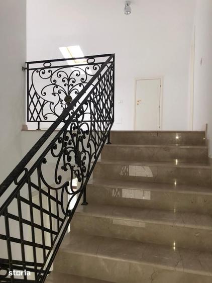 Casă cu 6 camere cu Teren 400 Mp în Central