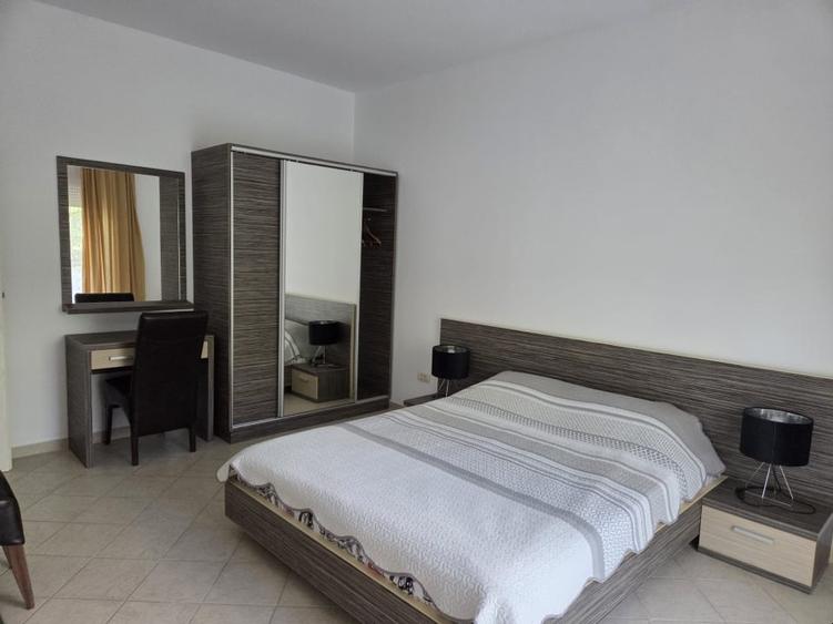 Apartament cu 2 camere semidecomandat, mobilat în Central