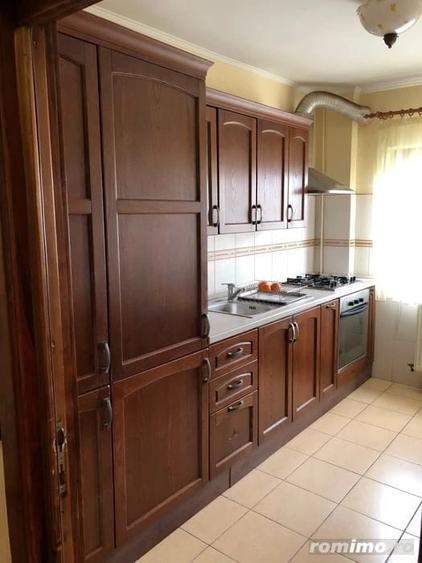 Apartament cu 2 camere decomandat în Victoriei