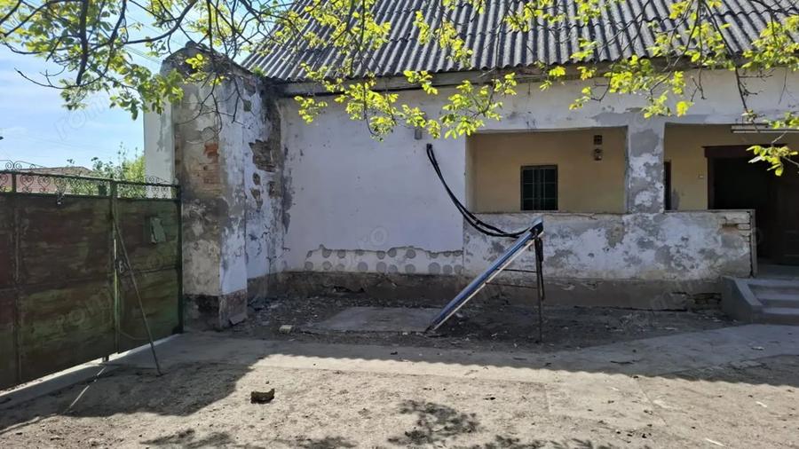 Casă cu 3 camere cu Teren 1472 Mp în Central