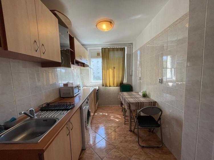 Apartament cu 2 camere semidecomandat, mobilat în Berceni