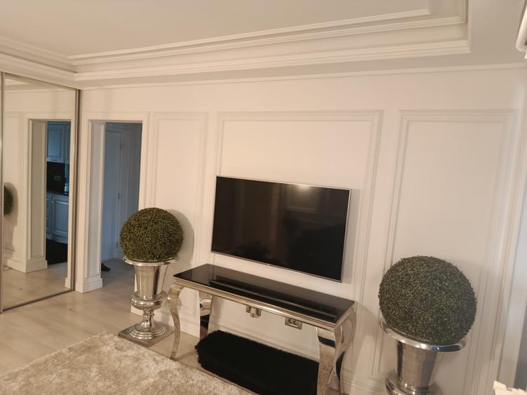 Apartament cu 2 camere semidecomandat, mobilat în P-ța Victoriei