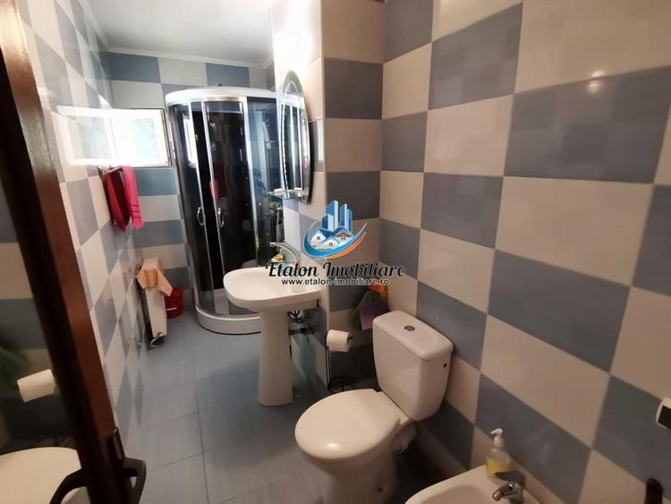 Apartament cu 4 camere decomandat în Precista