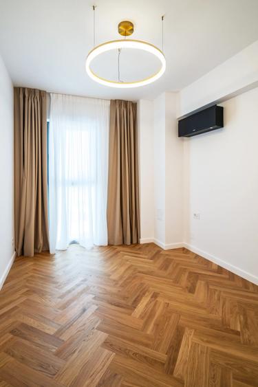 Penthouse cu 3 camere decomandat în Floreasca