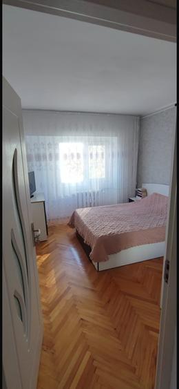 Apartament cu 3 camere decomandat în Dacia