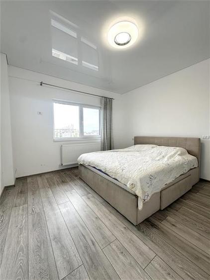 Apartament cu 3 camere semidecomandat, mobilat în Nord
