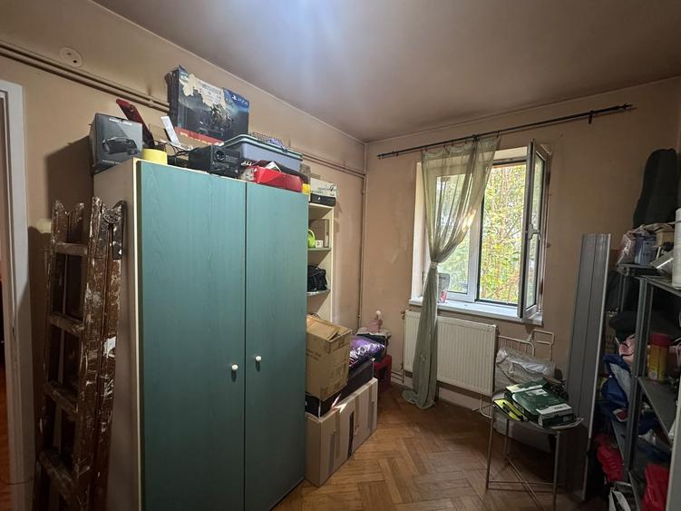 Apartament cu 3 camere semidecomandat în Bucureștii Noi