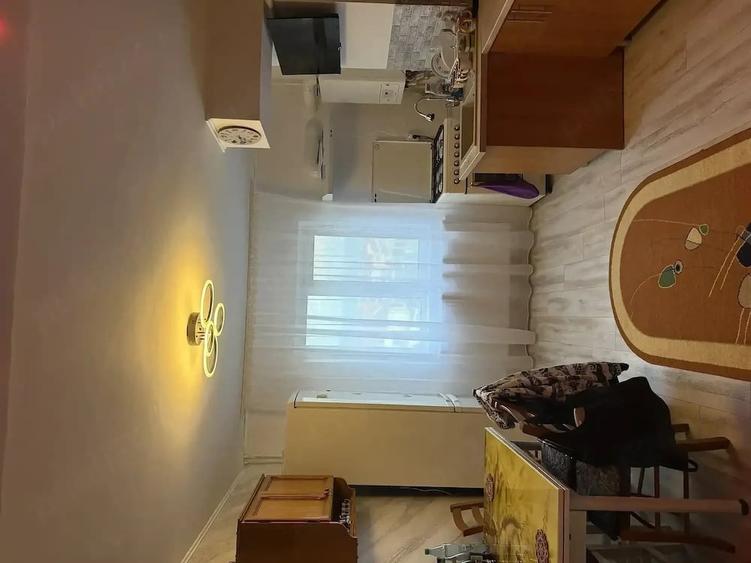 Apartament cu 3 camere decomandat în Crihala