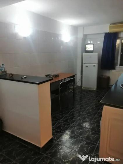 Apartament cu 3 camere decomandat în Tineretului