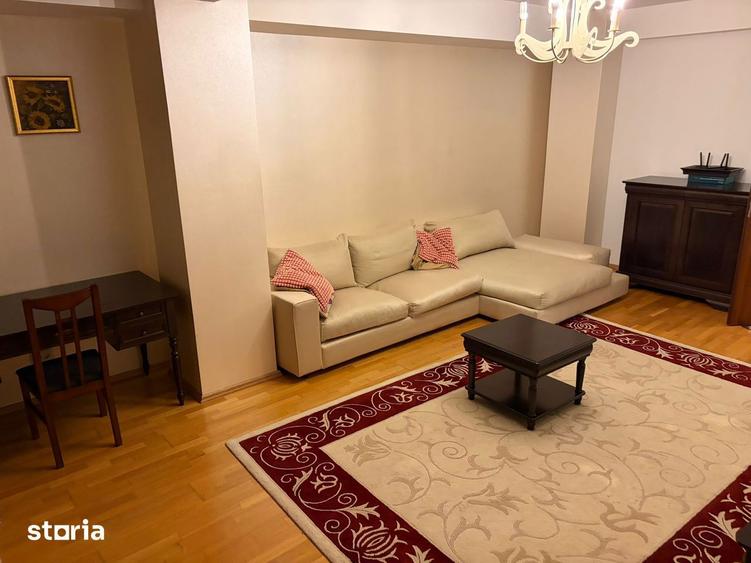 Apartament cu 3 camere decomandat, mobilat în Trocadero