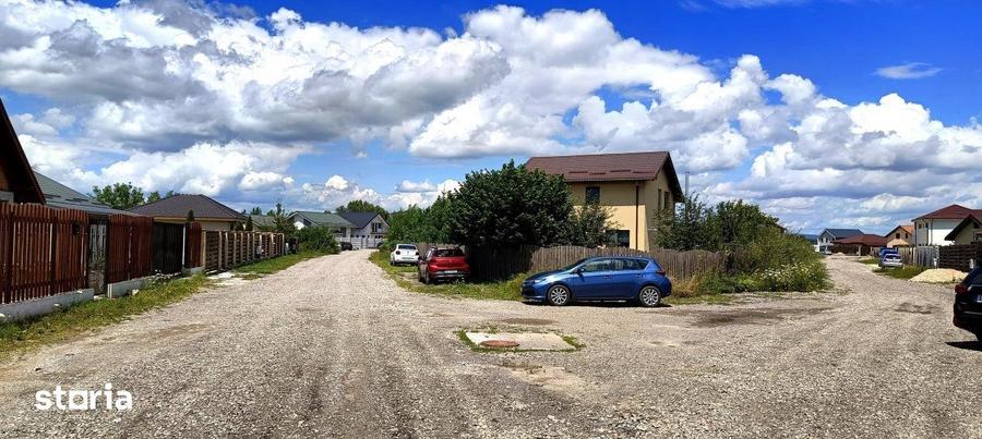 Lot de teren cu toate utilitatile intre case locuite - 11