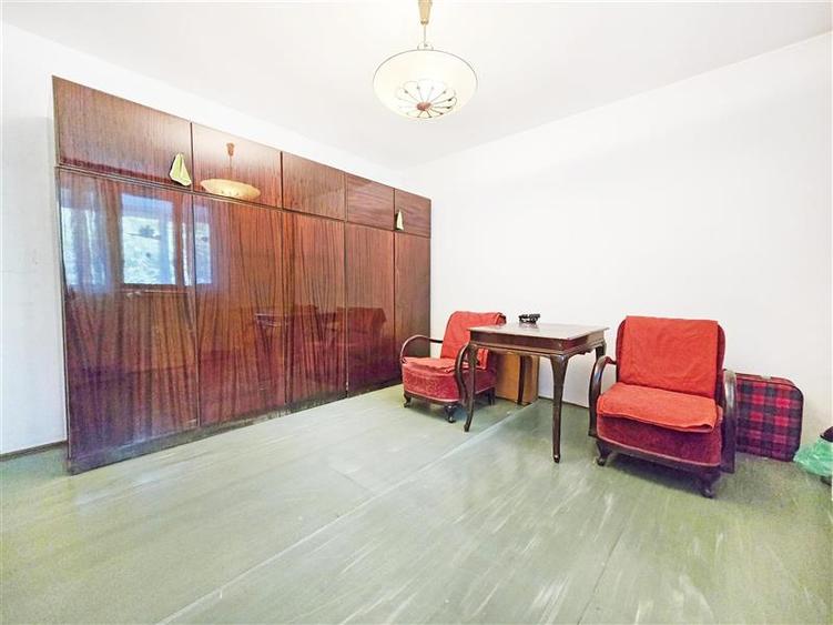 Apartament cu 4 camere decomandat în Drumul Taberei