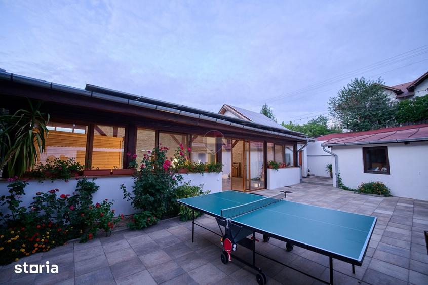 Casă cu 9 camere cu Teren 4800 Mp în Central