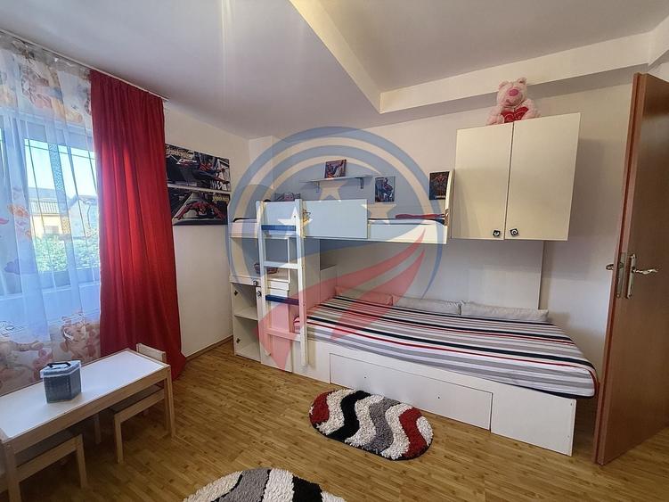 Apartament cu 3 camere decomandat, mobilat în Craiovița Nouă