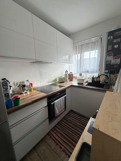 Apartament cu 3 camere semidecomandat în Central