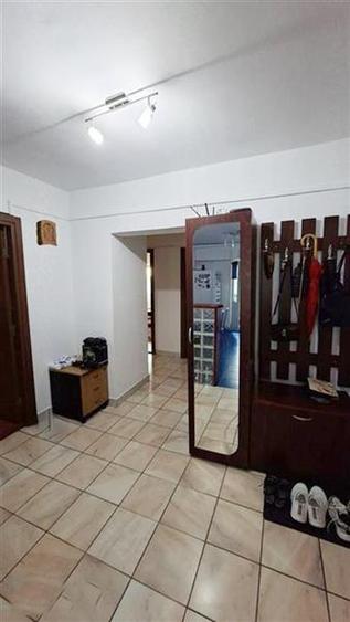 Apartament cu 3 camere decomandat, mobilat în Scriitorilor